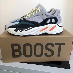 YEEZYS 700